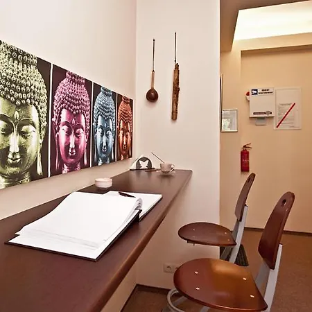 Oriental House Hostal *