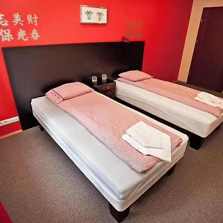 Hostal Oriental House *