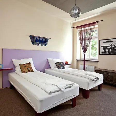 Hostal Oriental House *